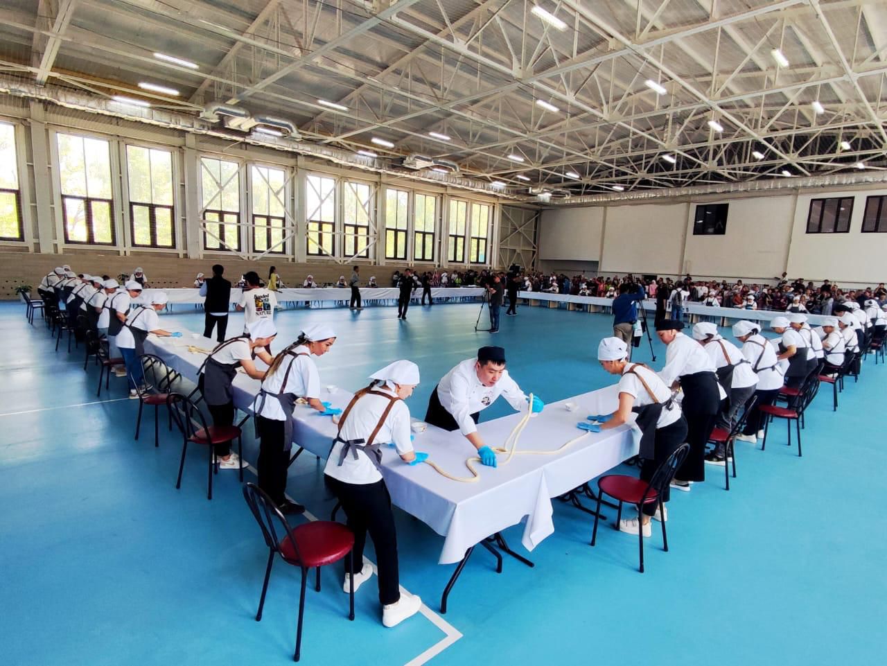 Алматылықтар 1704 метр лағман дайындап, рекорд орнатты