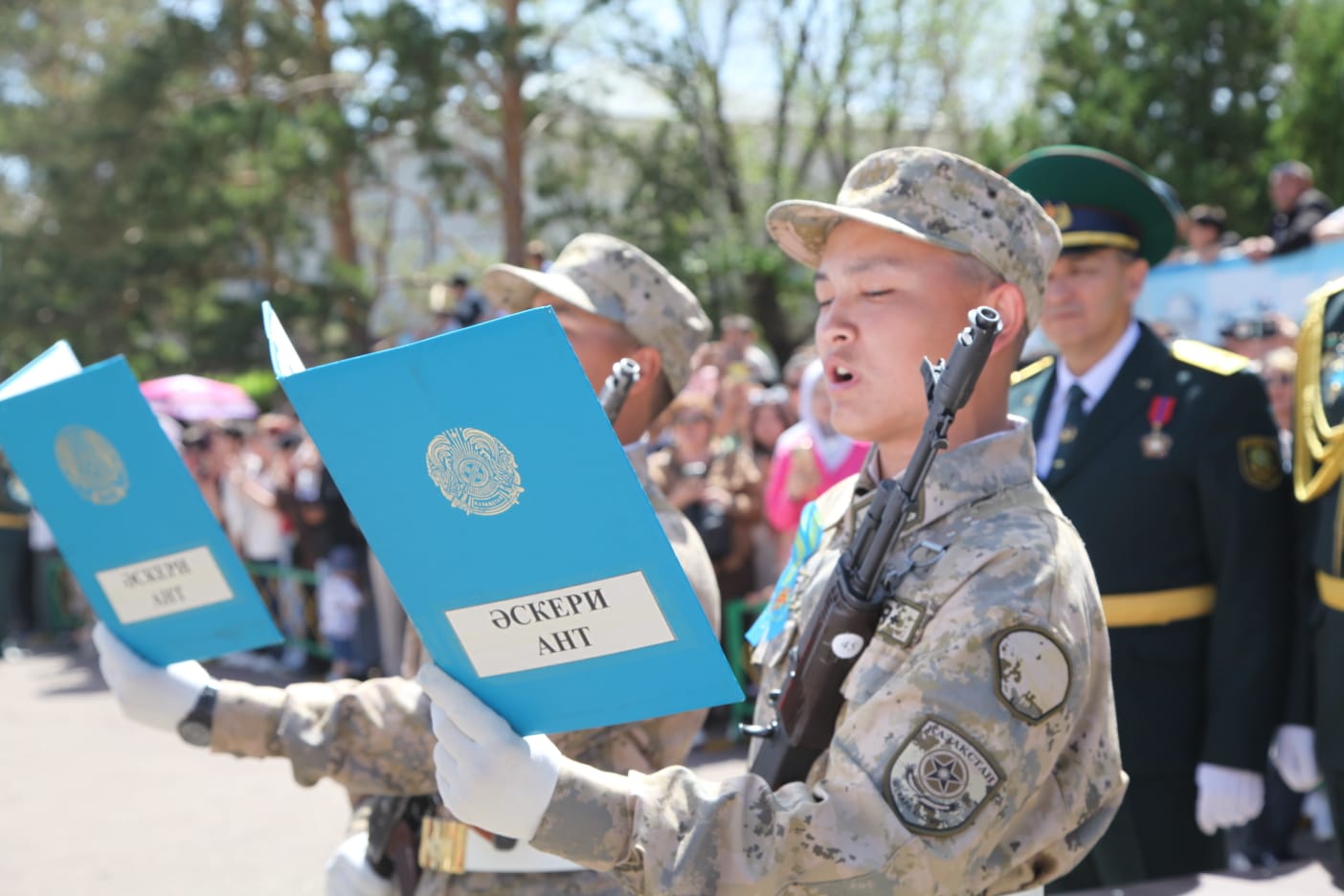 Серт беріп, сапқа тұрды