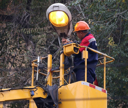 Алматыда жаңа аудандар жарықтандырылып жатыр