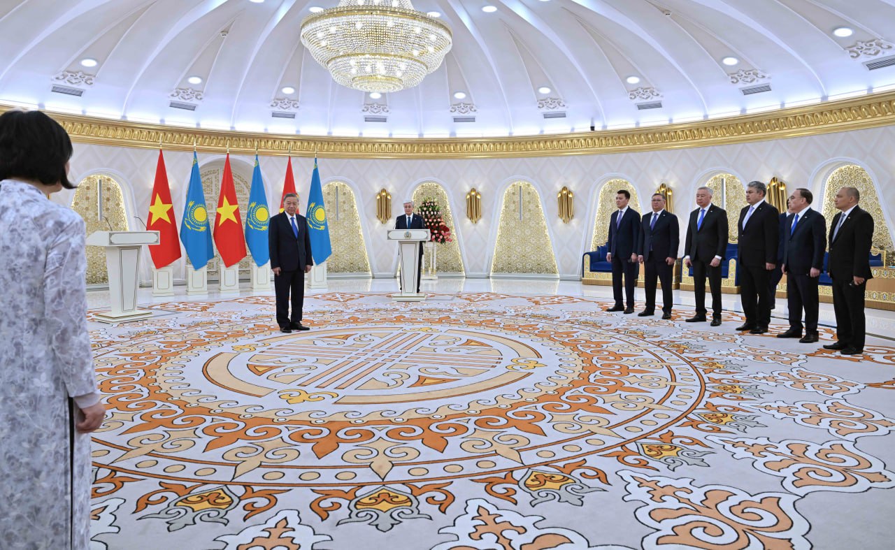 Мемлекет басшысы То Ламды І дәрежелі «Достық» орденімен марапаттады