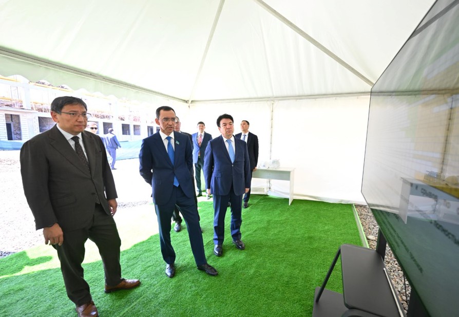 Абай мектебінің құрылысымен танысты