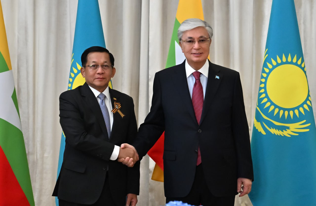 Президент Қасым-Жомарт Тоқаев Мьянма Премьер-министрі Мин Аун Хлайнмен кездесті
