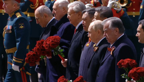 Мемлекет басшысы Белгісіз жауынгердің бейітіне гүл шоғын қою рәсіміне қатысты