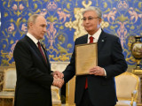 Владимир Путин Кемел Тоқаевты марапаттау парағын еліміздің Президентіне табыстады