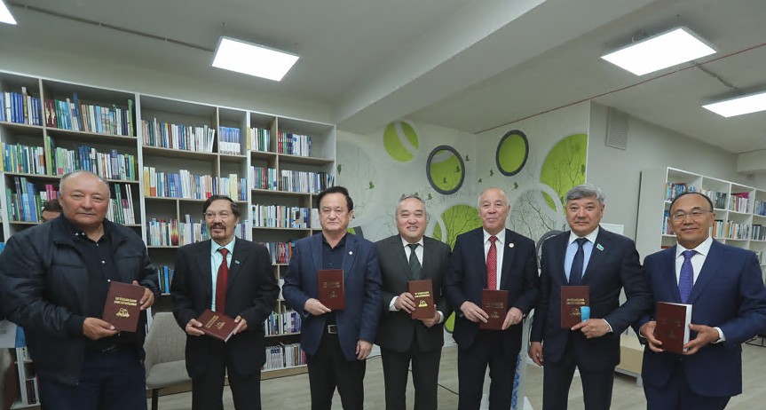 «Хат жазған қалам алып қан майданнан»