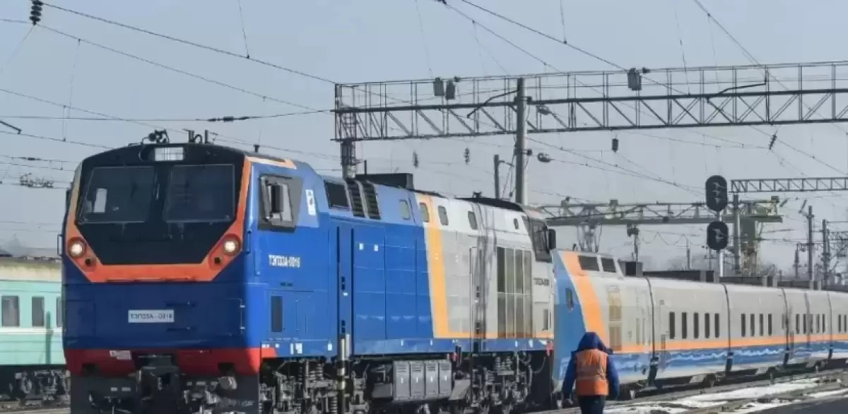 Қостанайдағы станцияда пойыз бен көлік соқтығысты