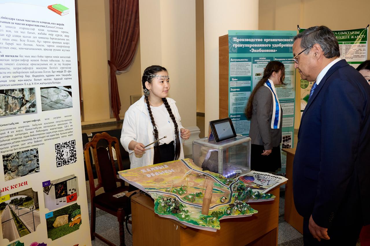 Президент жанындағы ҰҒА-да жас зерттеушілер академиясы ашылып, үздік жобалар іріктелді