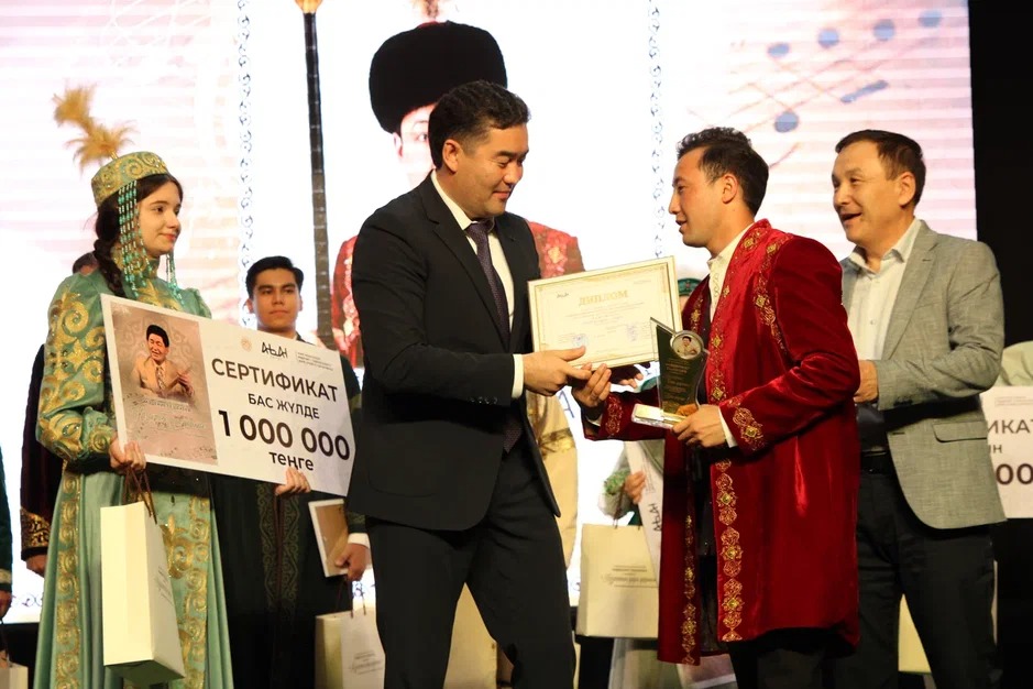 Ешекеев ән байқауы мәресіне жетті