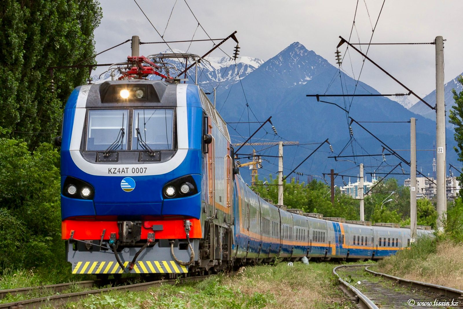 Депутаттар Талдықорған - Текелі арасында жолаушылар пойызын іске қосуды ұсынды