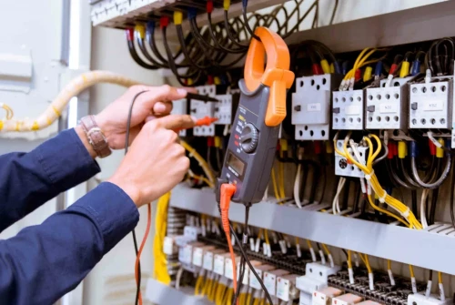 Алматыда екі электрик токқа түсіп, ауыр күйік алды