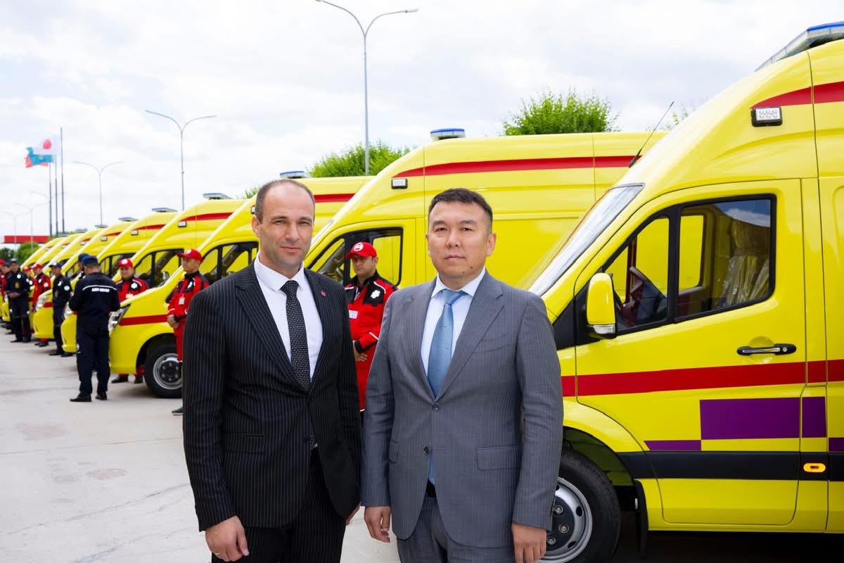 Компания көлік сыйлады