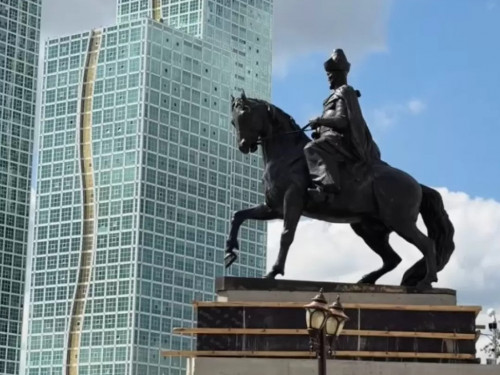 Астанада Кенесары ханның ескерткіші тұғырына қайта қонды