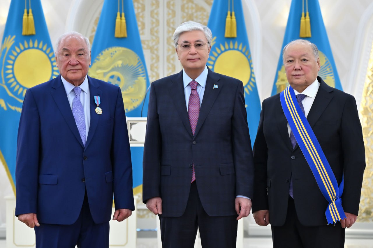 Президент қоғам қайраткерлеріне мемлекеттік наградаларды табыстады