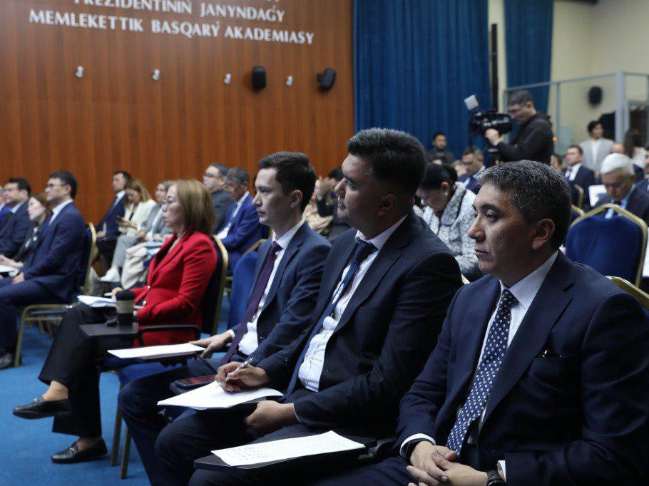 Қазақстанда мемлекеттік қызметшілерге арналған ЖИ бойынша оқыту бағдарламасы іске қосылды