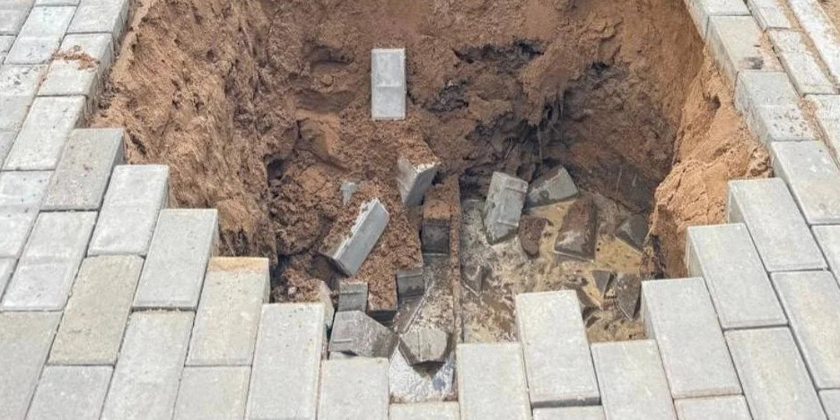 Астанадағы аялдамада жер опырылып, қала тұрғыны зардап шекті