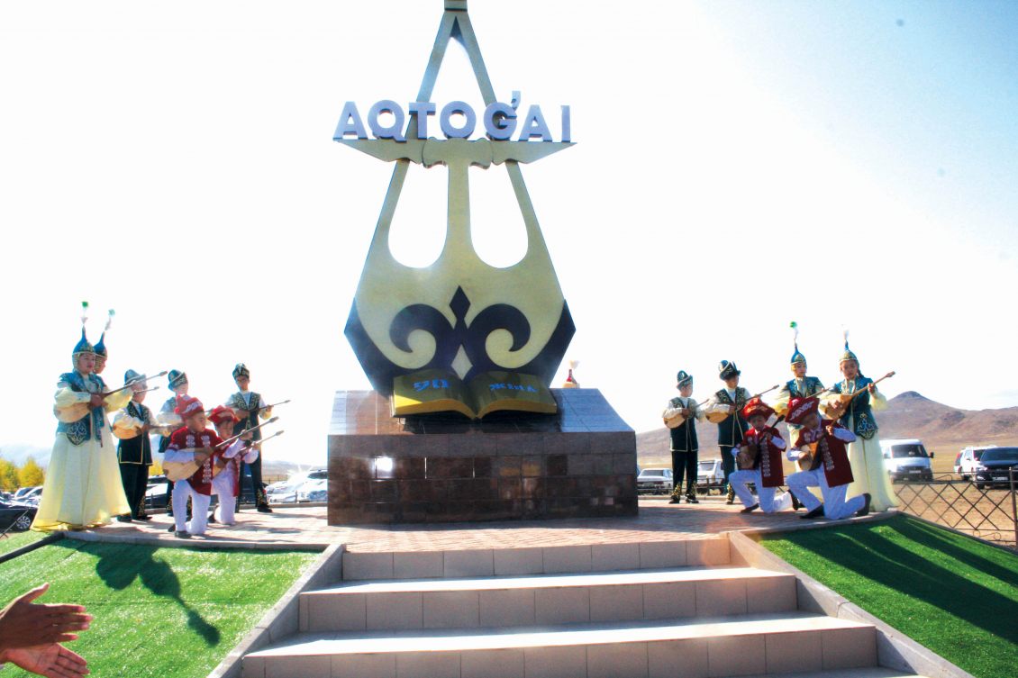 Ақтоғайға бардың ба, Ақсораңға шықтың ба?