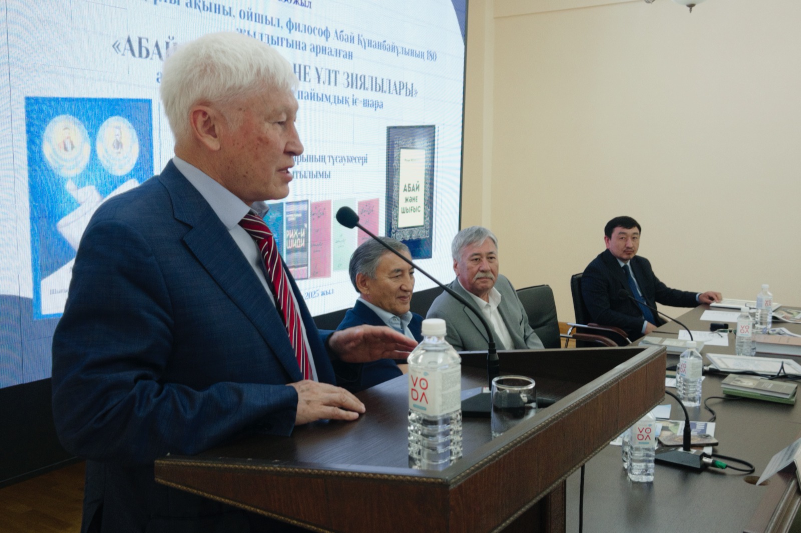 «Абай және Шығыс» монографиясы, «Әмір Темірдің саяси қызметі мен жорықтары» еңбегі жарық көрді