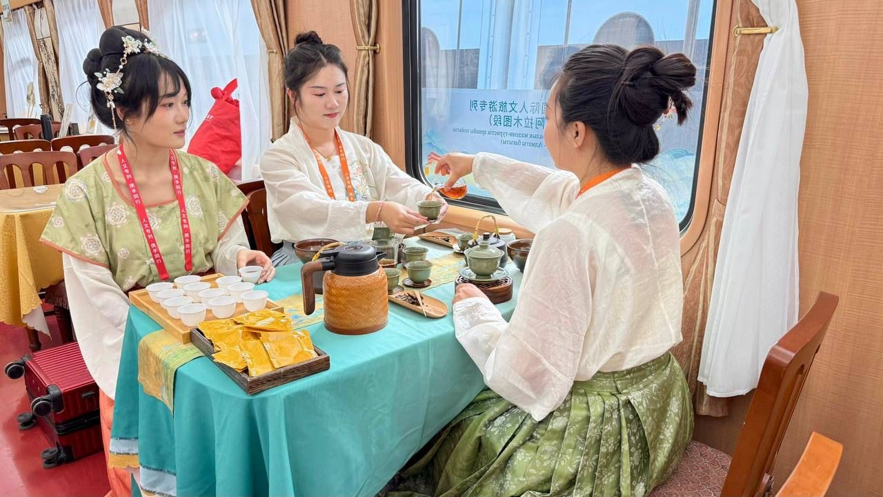 «Сиань – Алматы» бағыты бойынша алғашқы туристік пойыз сапарға шықты