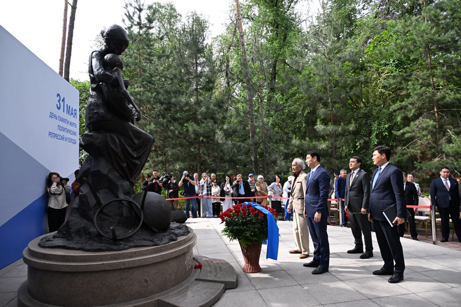 Алматыда саяси қуғын-сүргін және ашаршылық құрбандарын еске алды