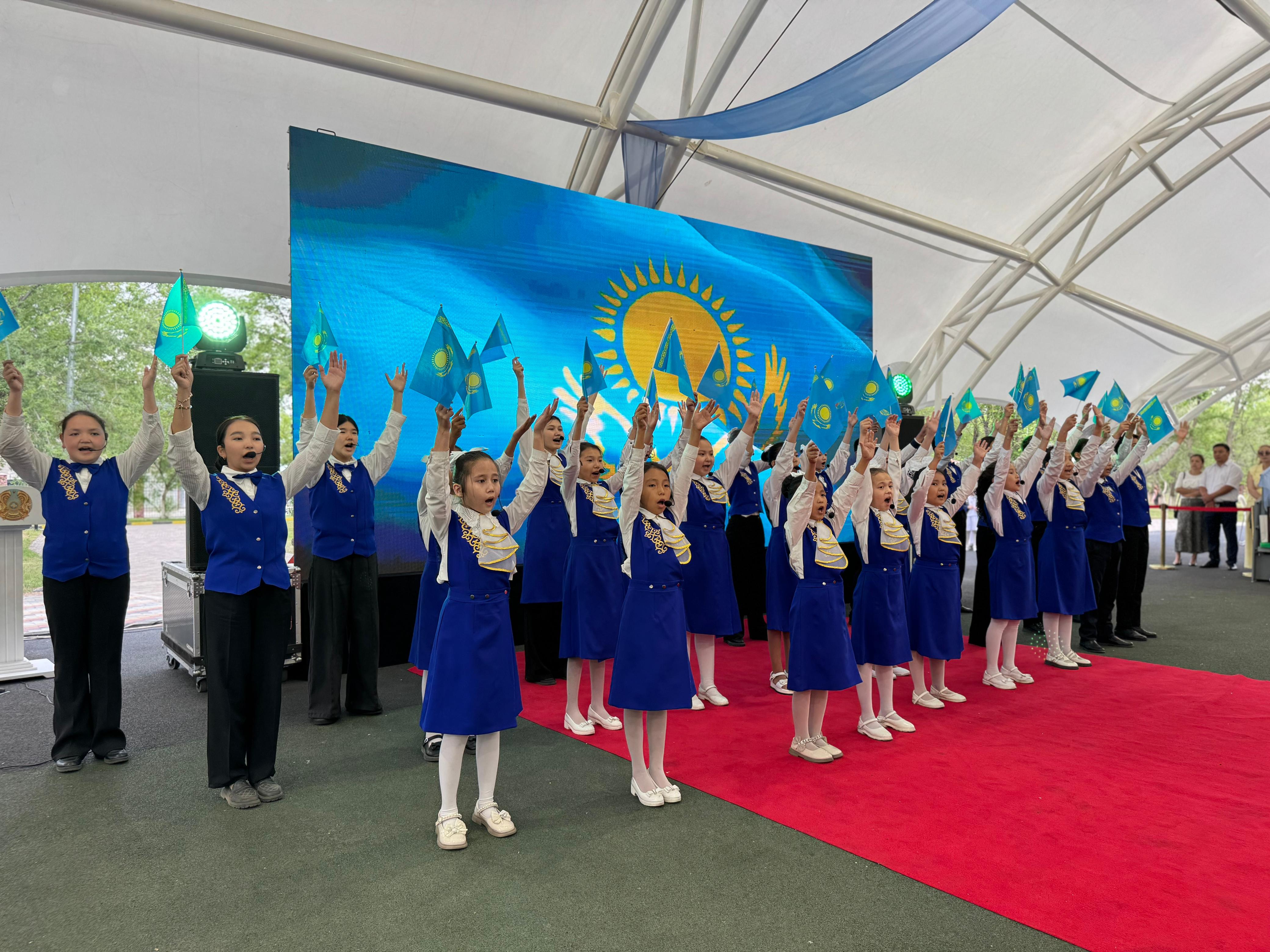 Дарынды оқушылар дәріптелді