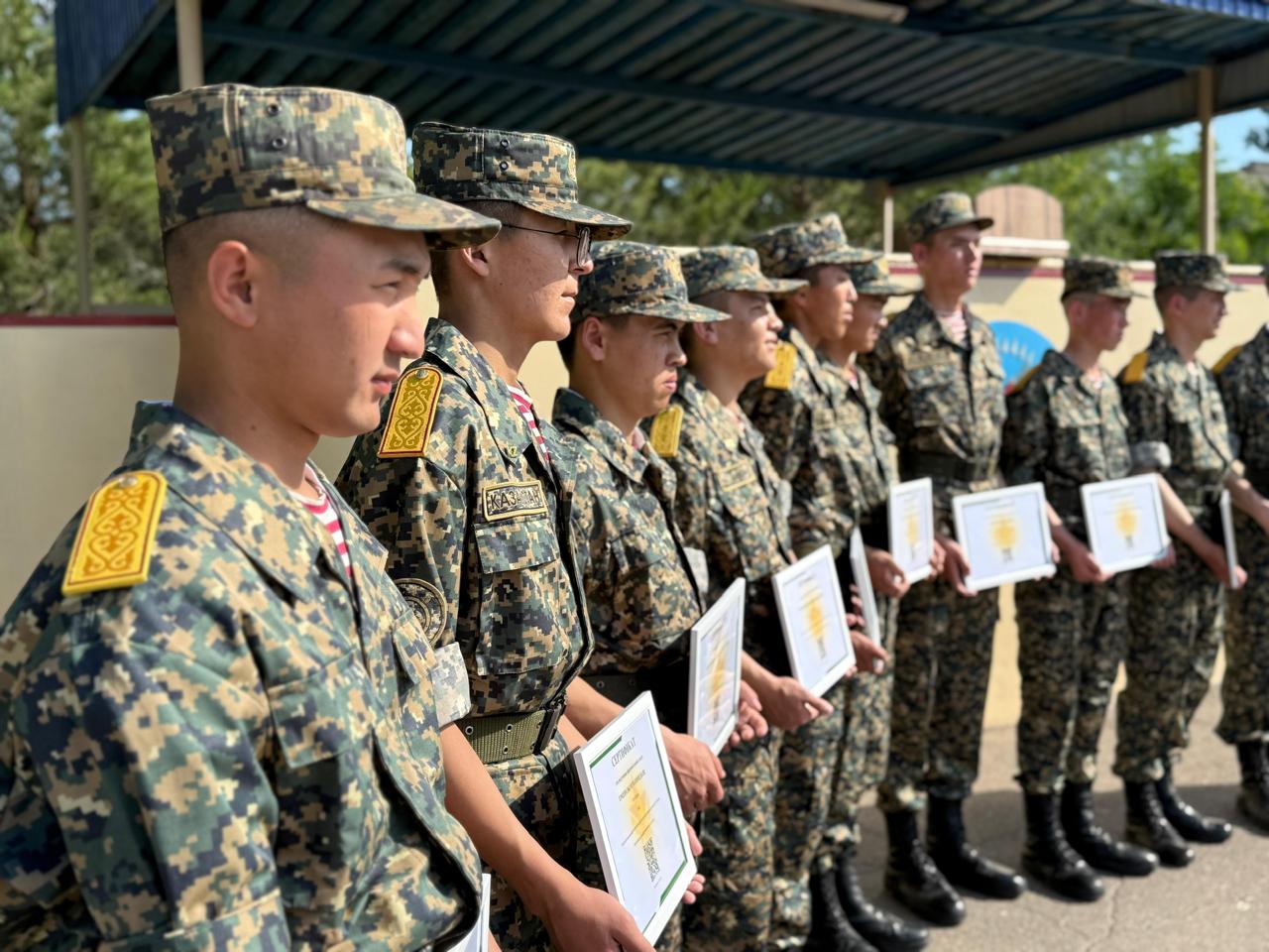 Сарбаздар грантқа ие болды