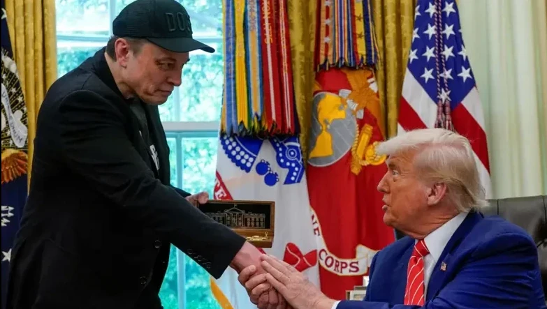 Илон Маск кешірім сұрады