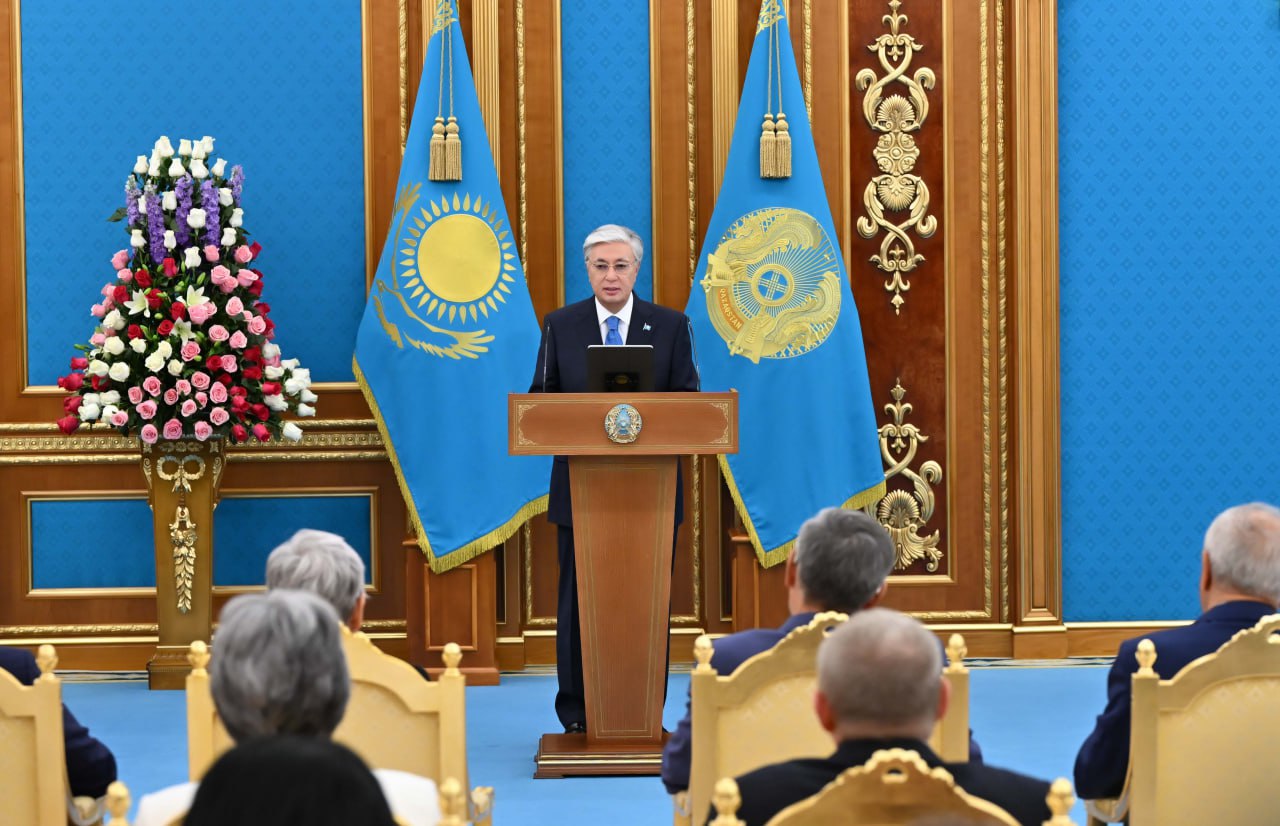 Президент медицина  қызметкерлерін құттықтады