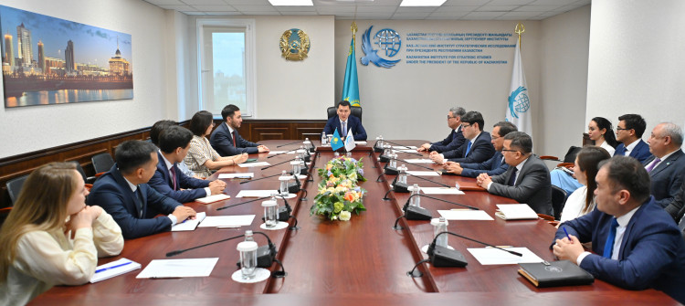 Ерлан Қарин ҚСЗИ ұжымына жаңа директорды таныстырды