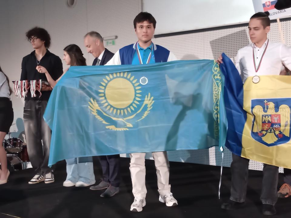 10 сынып оқушысы Еуропаның ең үздік физигі атанды