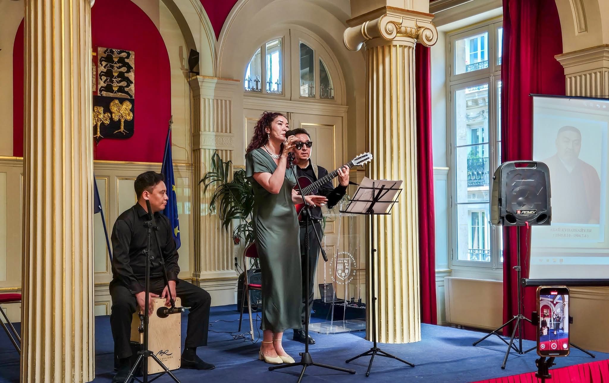 Ұлы ақын Францияда ұлықталды