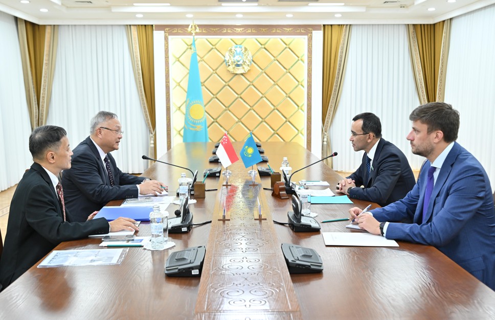 Сингапур елшісімен кездесті