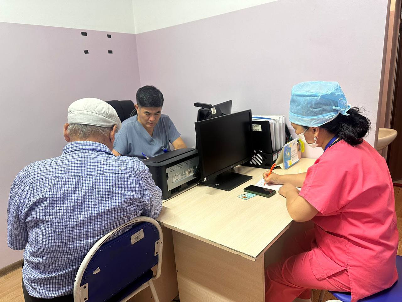 Онкологтар мойын және бас обырын анықтауға қатысты тегін кеңес берді