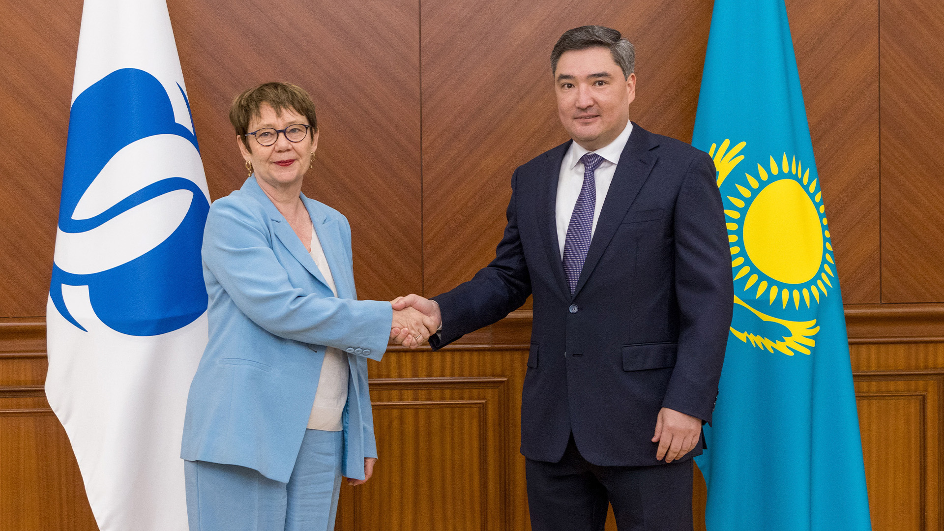 Олжас Бектенов ЕҚДБ президентімен кездесті