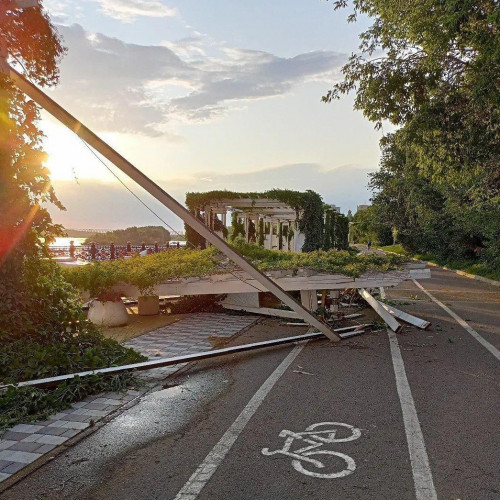 Ақсу қаласы дауылдан кейін қалпына келтіріліп жатыр