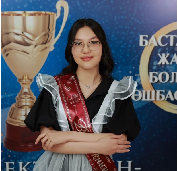 Сегіз университеттен шақырту алды