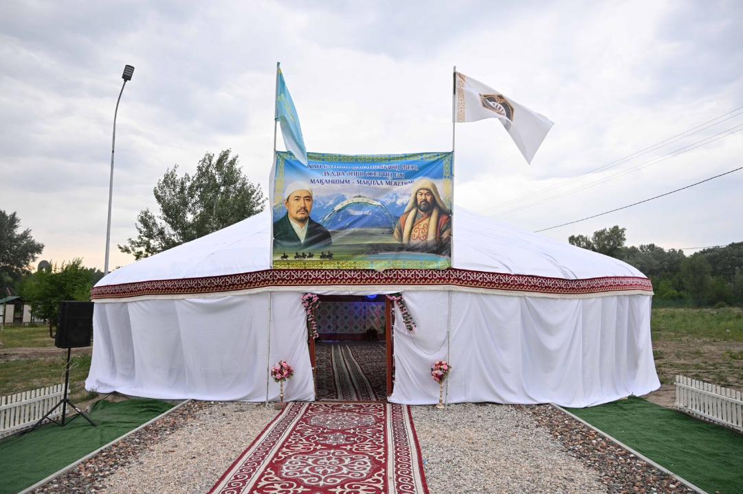 Абай тойына тігілген ақшаңқан үй