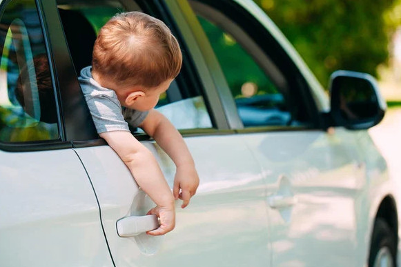 Балабақша балалары мінген көлік автобусқа соқтығысқан