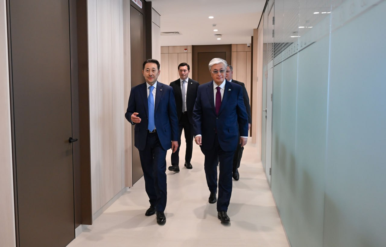 Мемлекет басшысы Астанадағы АӨСШК штаб-пәтеріне барды