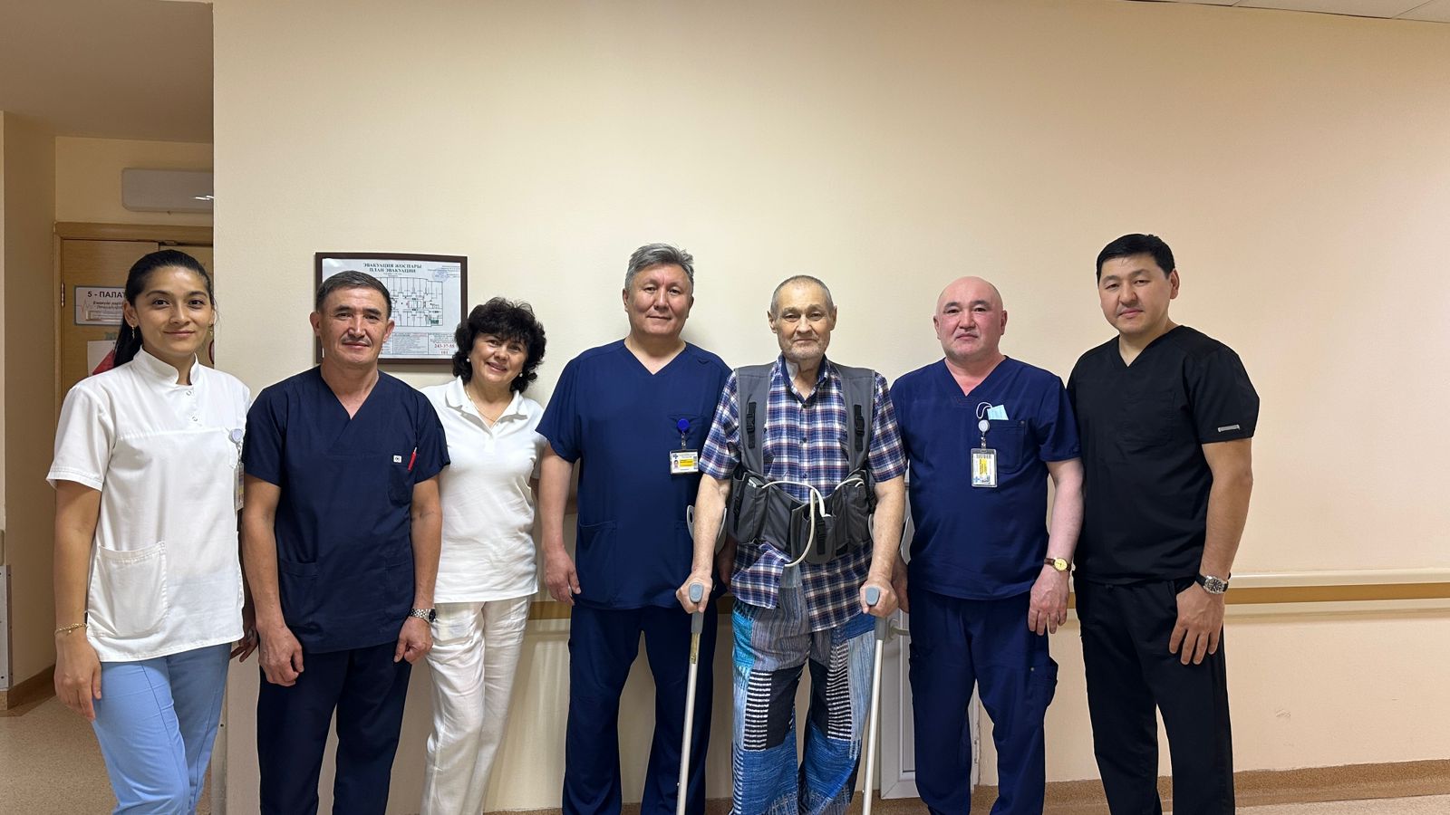 Жасанды жүрекпен өмір сүріп жүрген науқастың тізе буыны алмастырылды