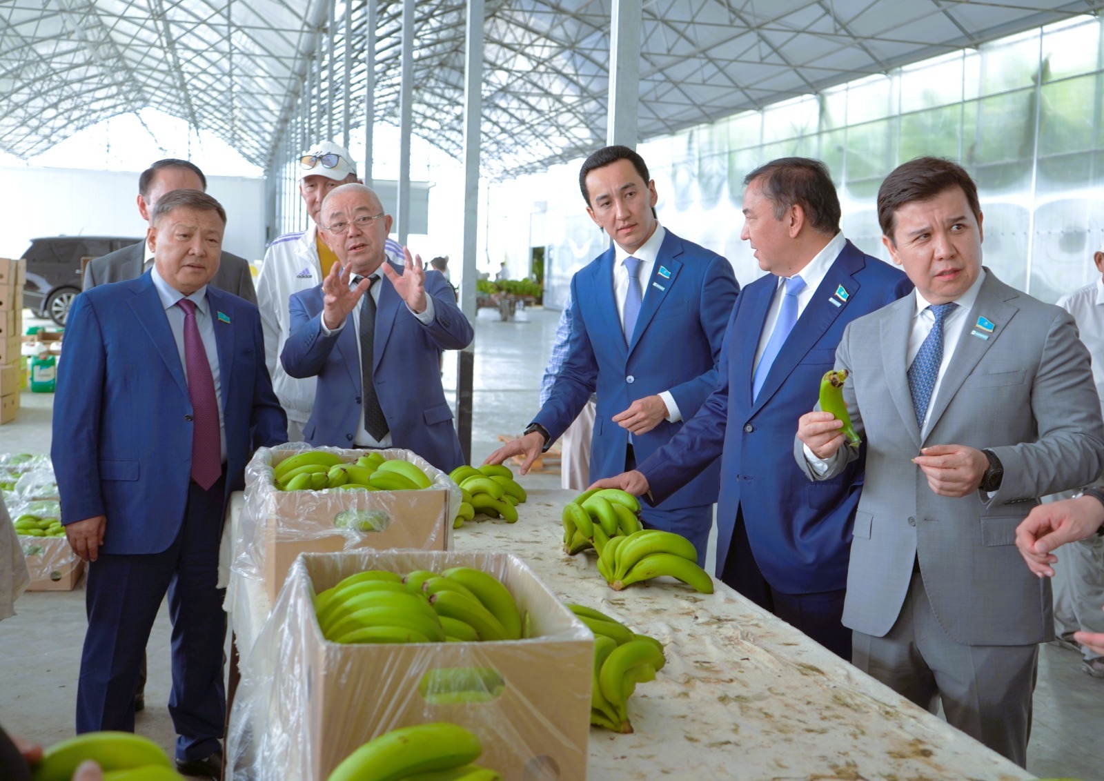 Депутаттар Түркістан облысының шаруаларымен жүздесті