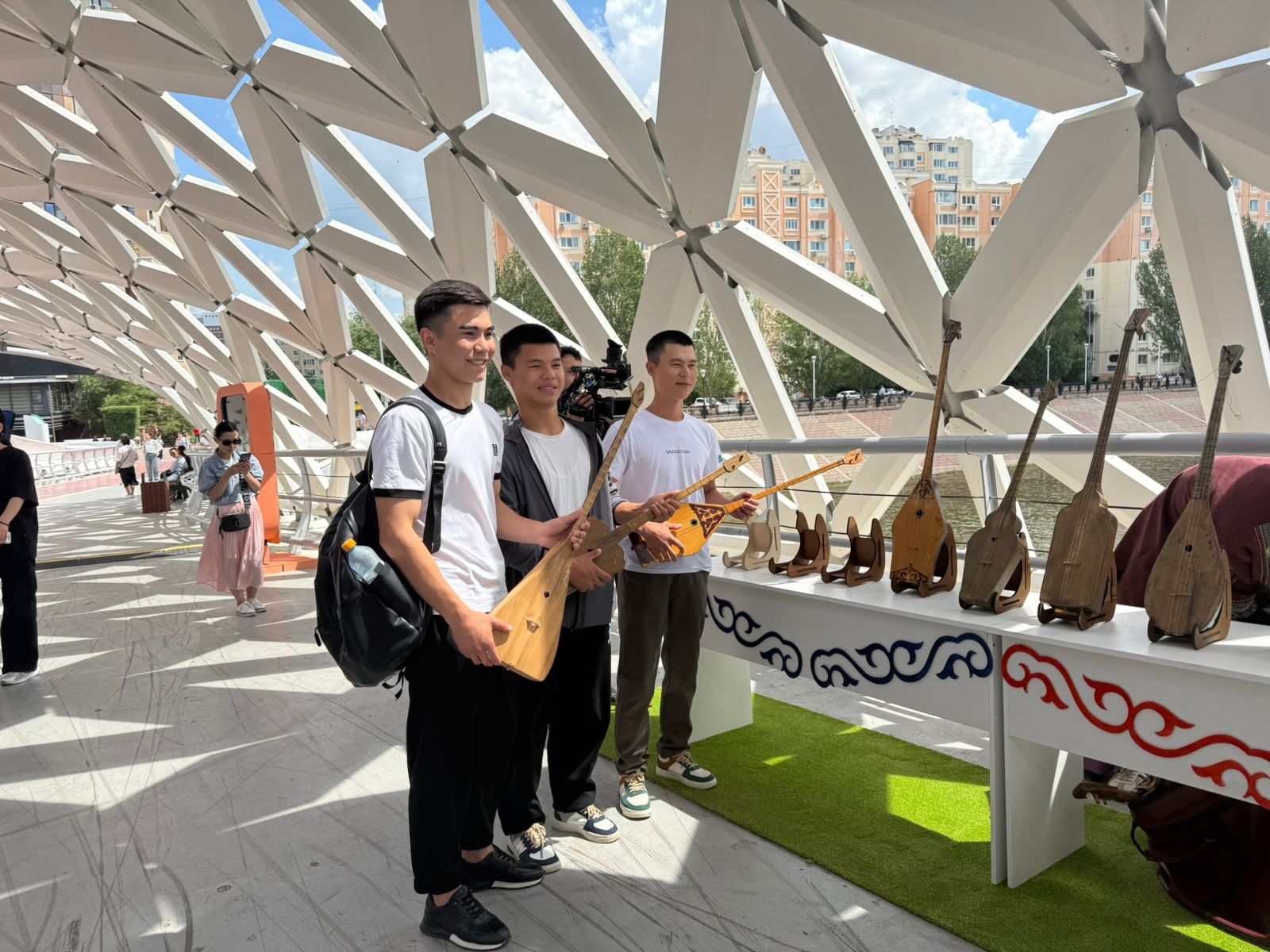 Ұлттық домбыра күні: Астанада өткен бірегей мәдени шараға 20 000-нан астам қонақ жиналды