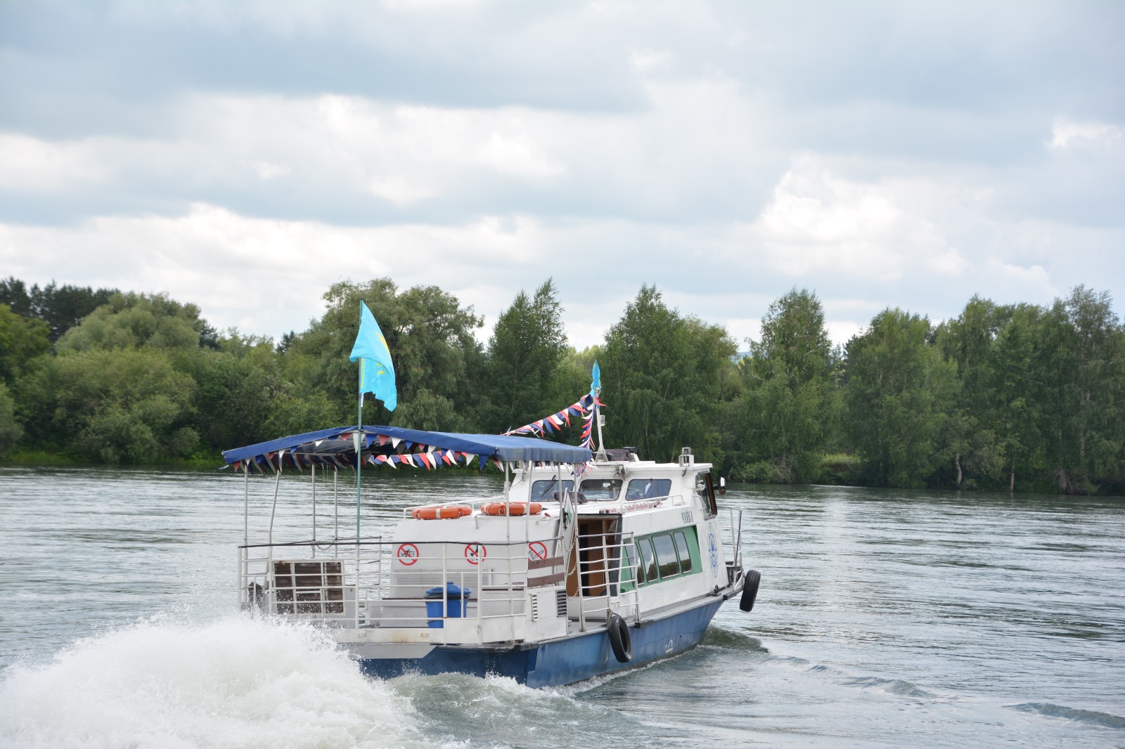 Өскеменде кемелер шеруі өтті