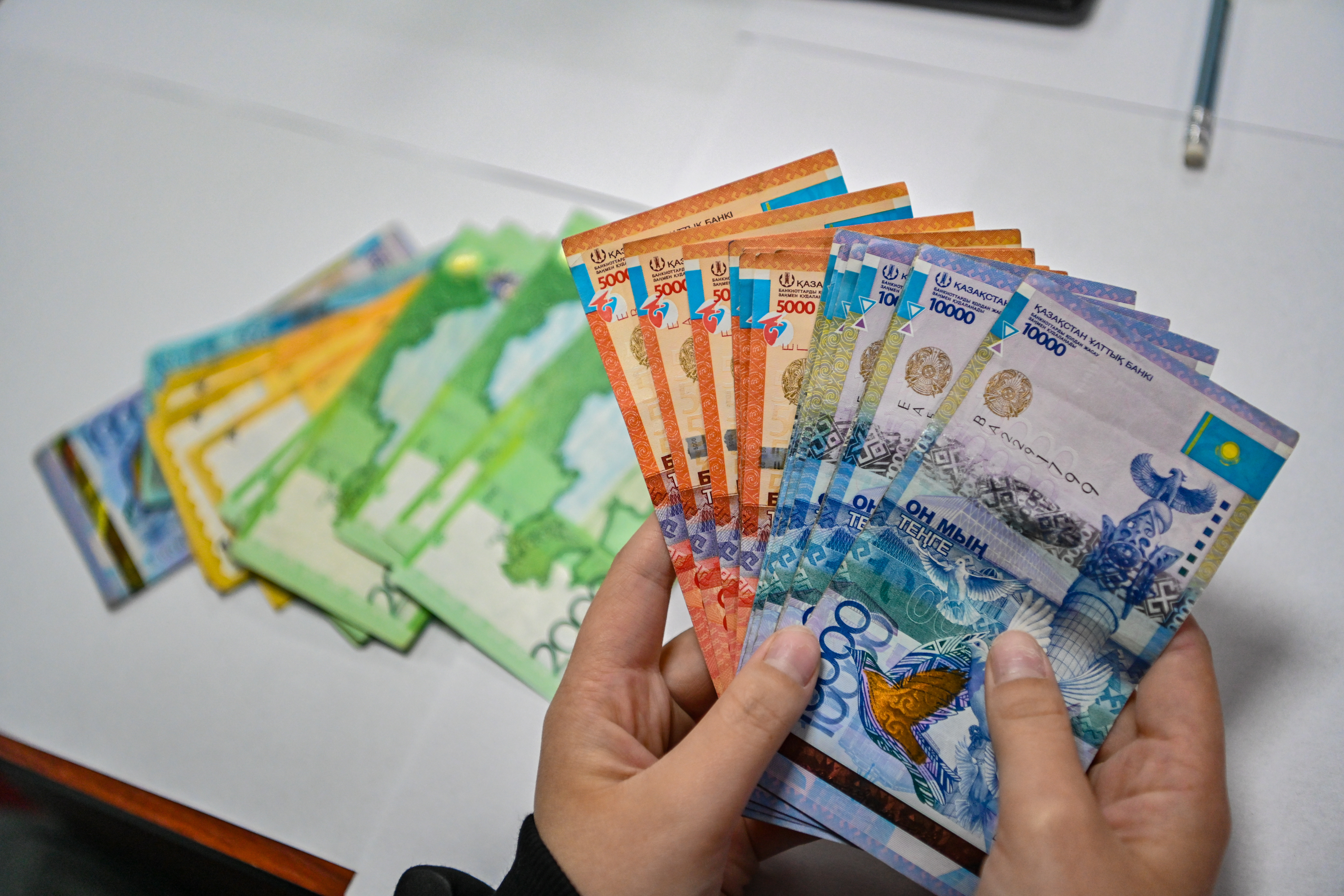 Шымкентте театр басшысы ірі көлемде қаржы жымқырған