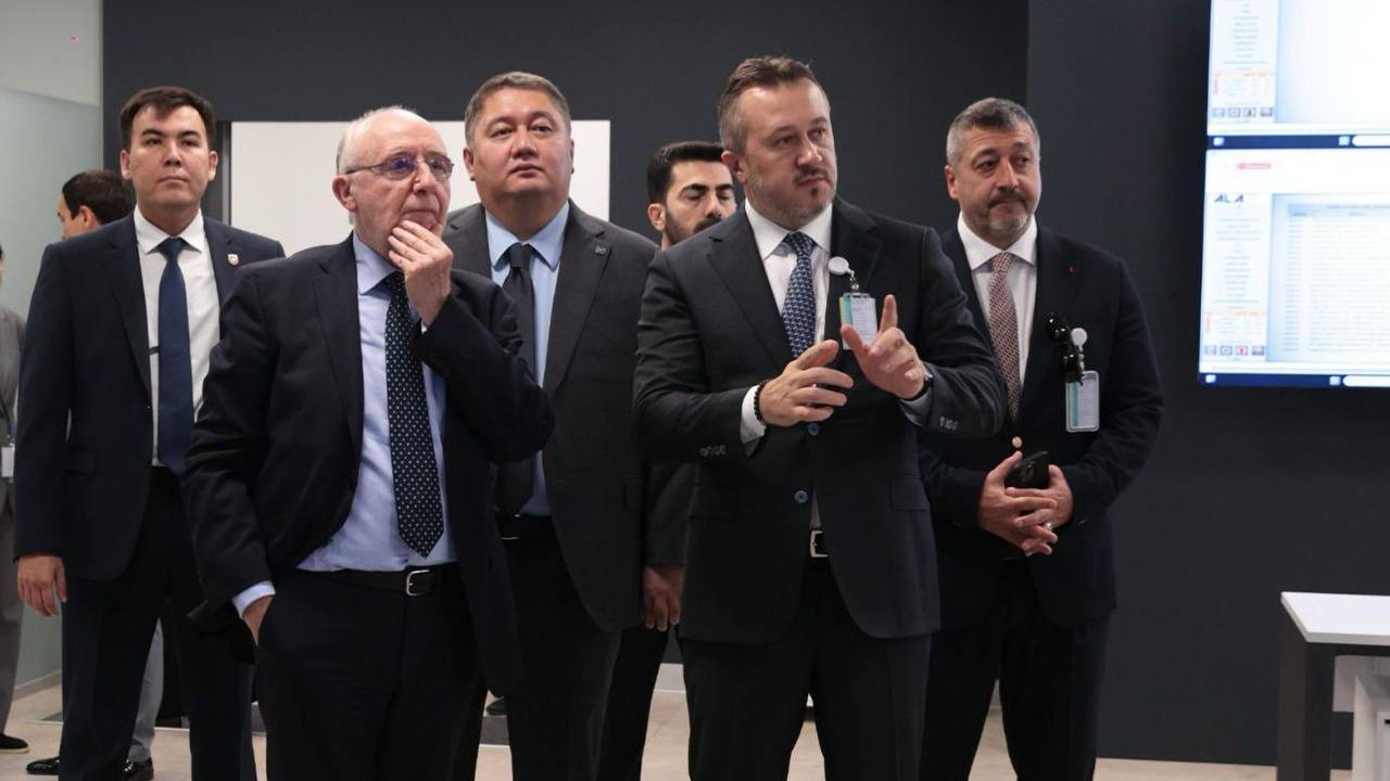 Алматы әуежайының президенті Гокер Косе ICAO басшысы Сальваторе Шаккитаномен кездесті