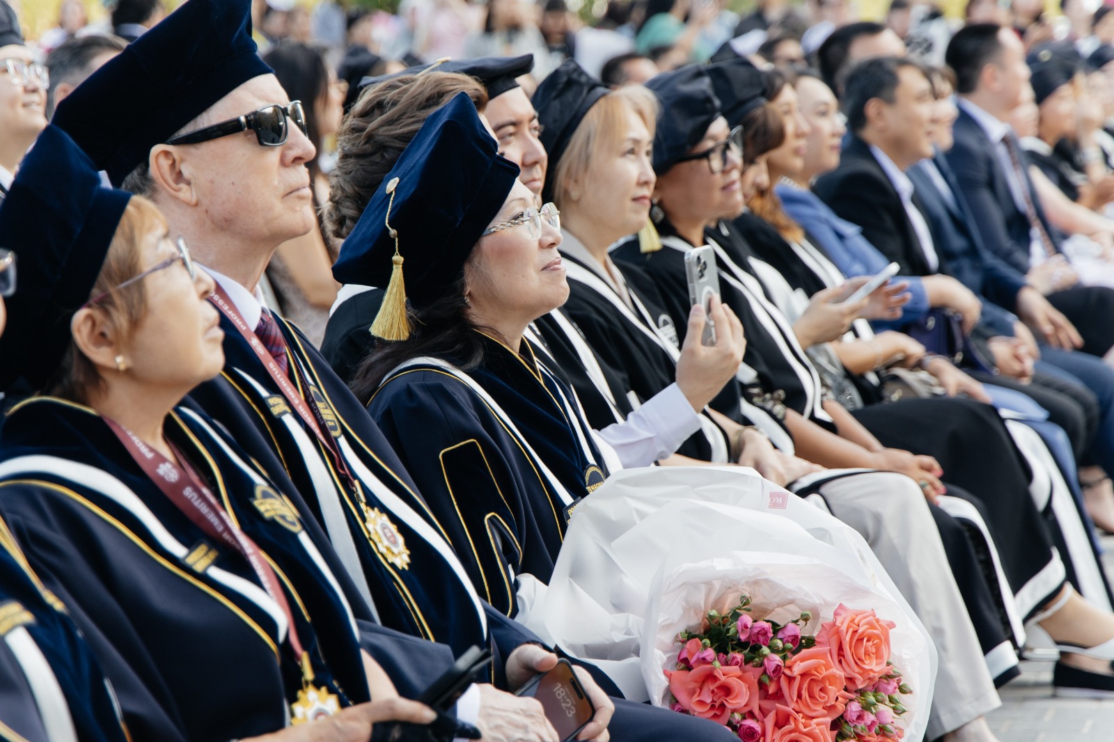 Maqsut Narikbayev University түлектеріне диплом табысталды
