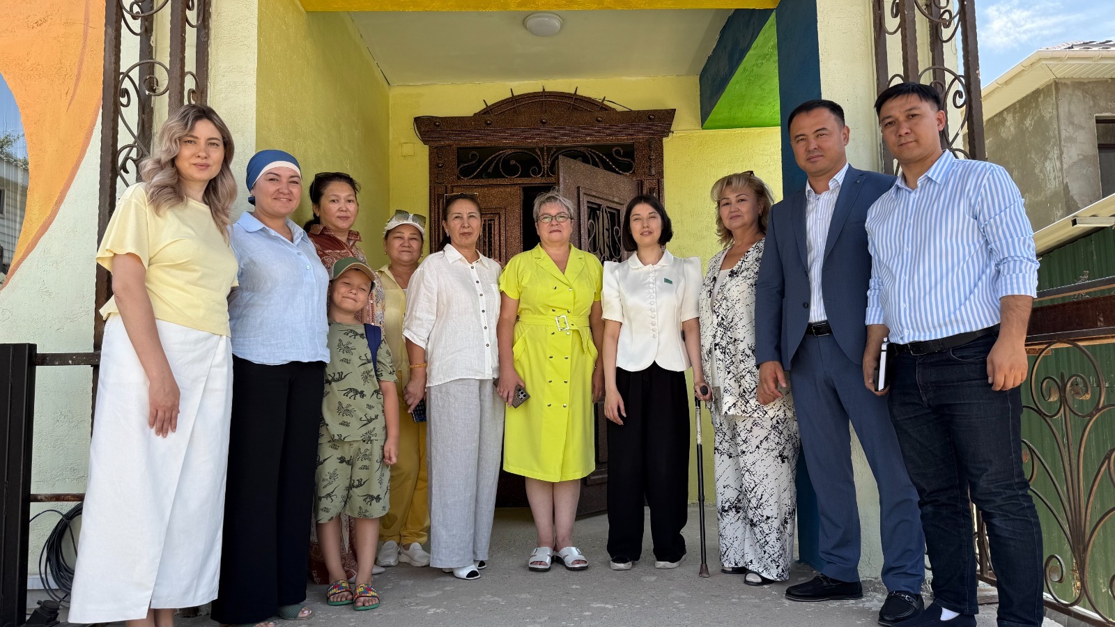 Депутат Шымкенттегі оңалту орталығына барды