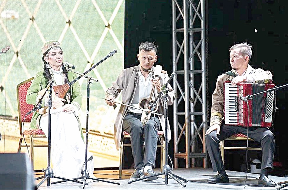 Әулиеата әуендері асқақтады