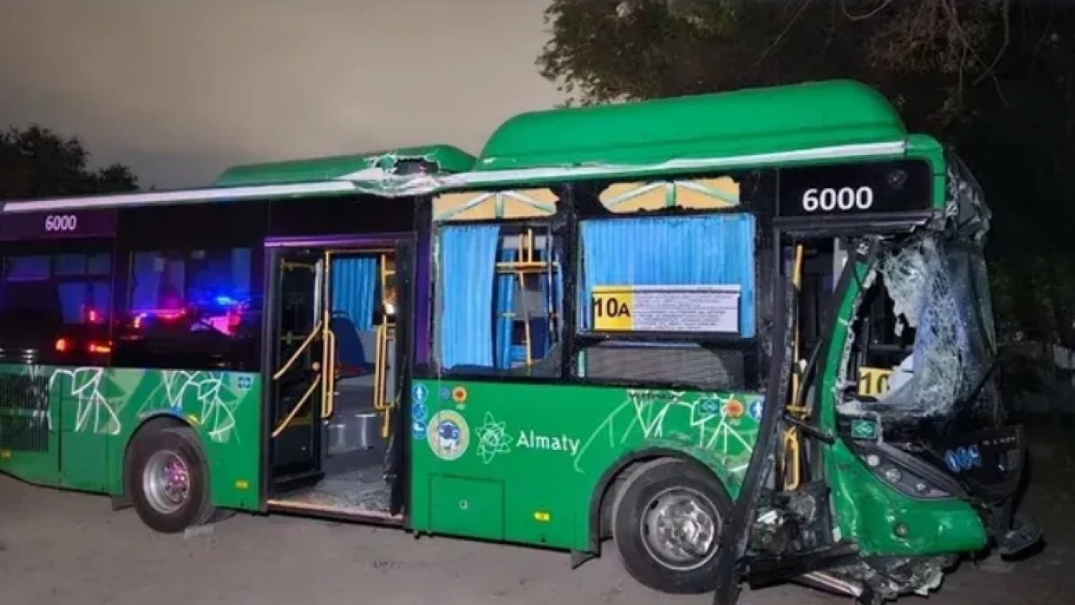 Алматыда жаппай жол апаты болды