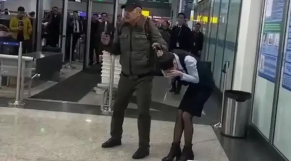 Әуежай қызметкерін кепілге алған ер адам кінәсін мойындады