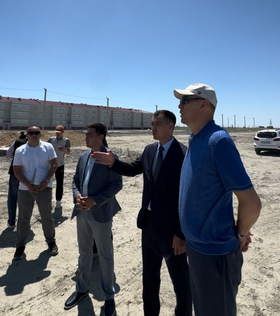 Депутат Аққыстаудағы тоқтап қалған тұрғын үй құрылысының жай-күйімен танысты